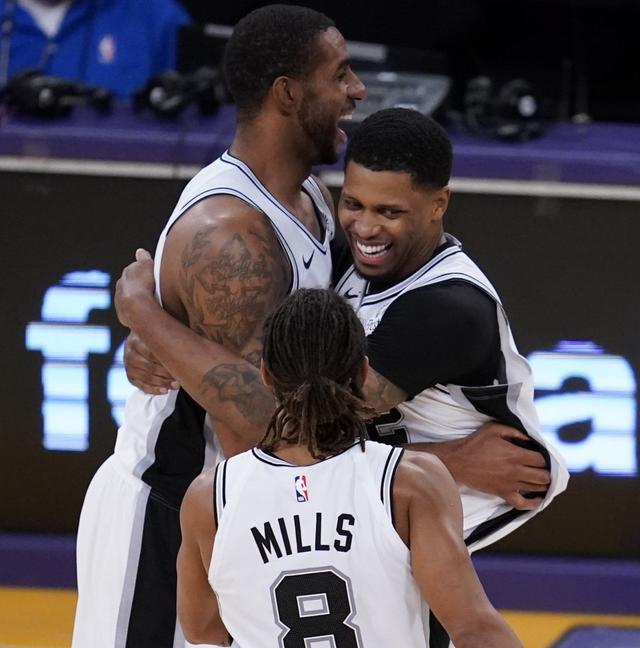 站比赛里 站比赛里