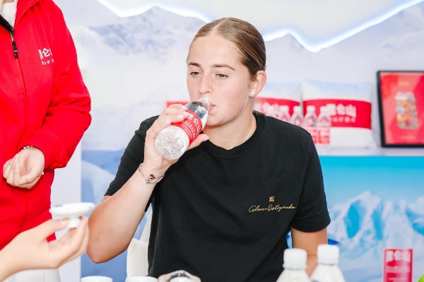 球迷激动不 球迷激动不