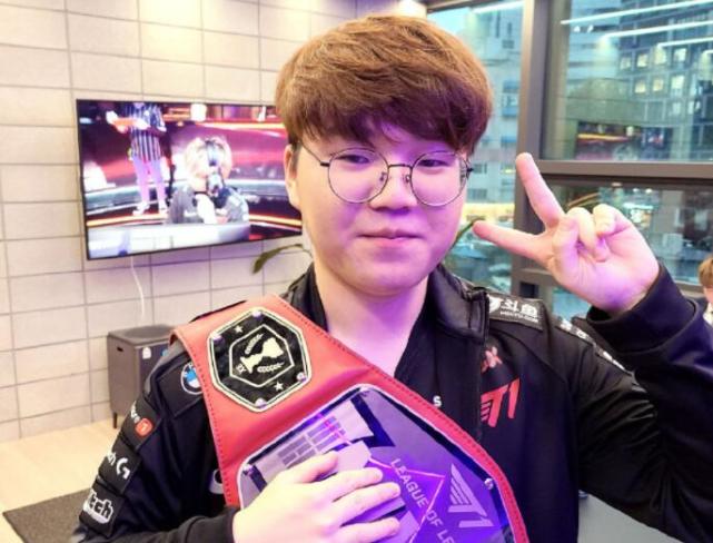 引人注目的 引人注目的